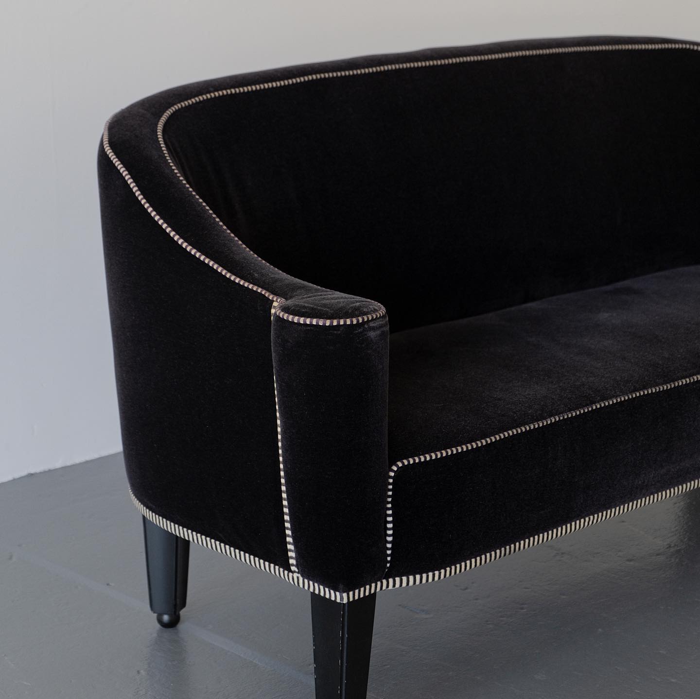 Josef Hoffman Villa Gallia Sofa in Black Velvet