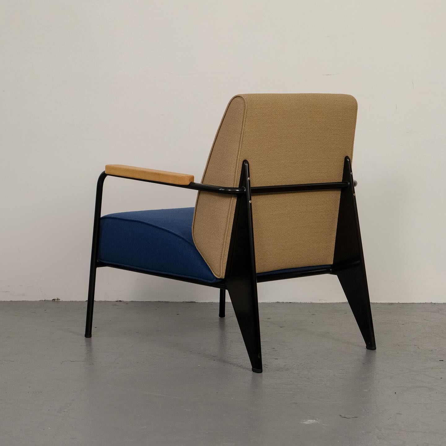 Jean Prouvé Fauteuil de Salon lounge chair by Vitra