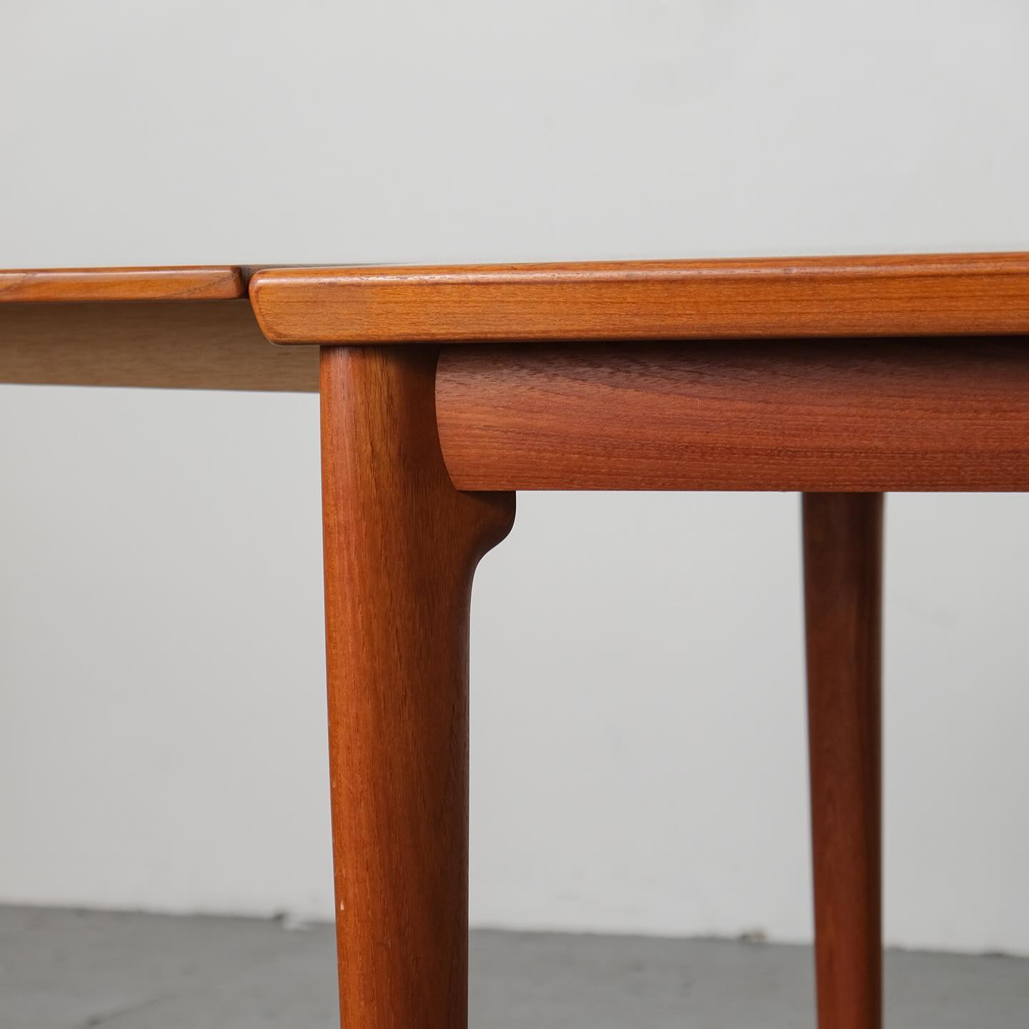Mid Century Teak Danish Extendable dining table by Glostrup Furniture Factory 1960s