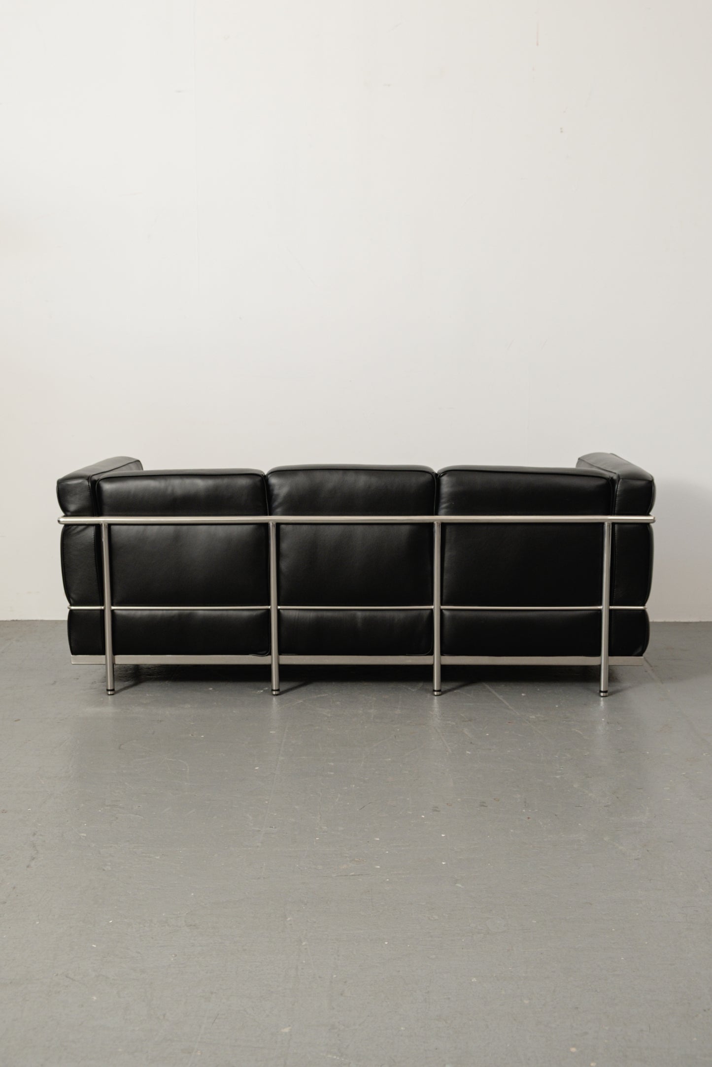 LC2 three seater sofa black leather + chrome