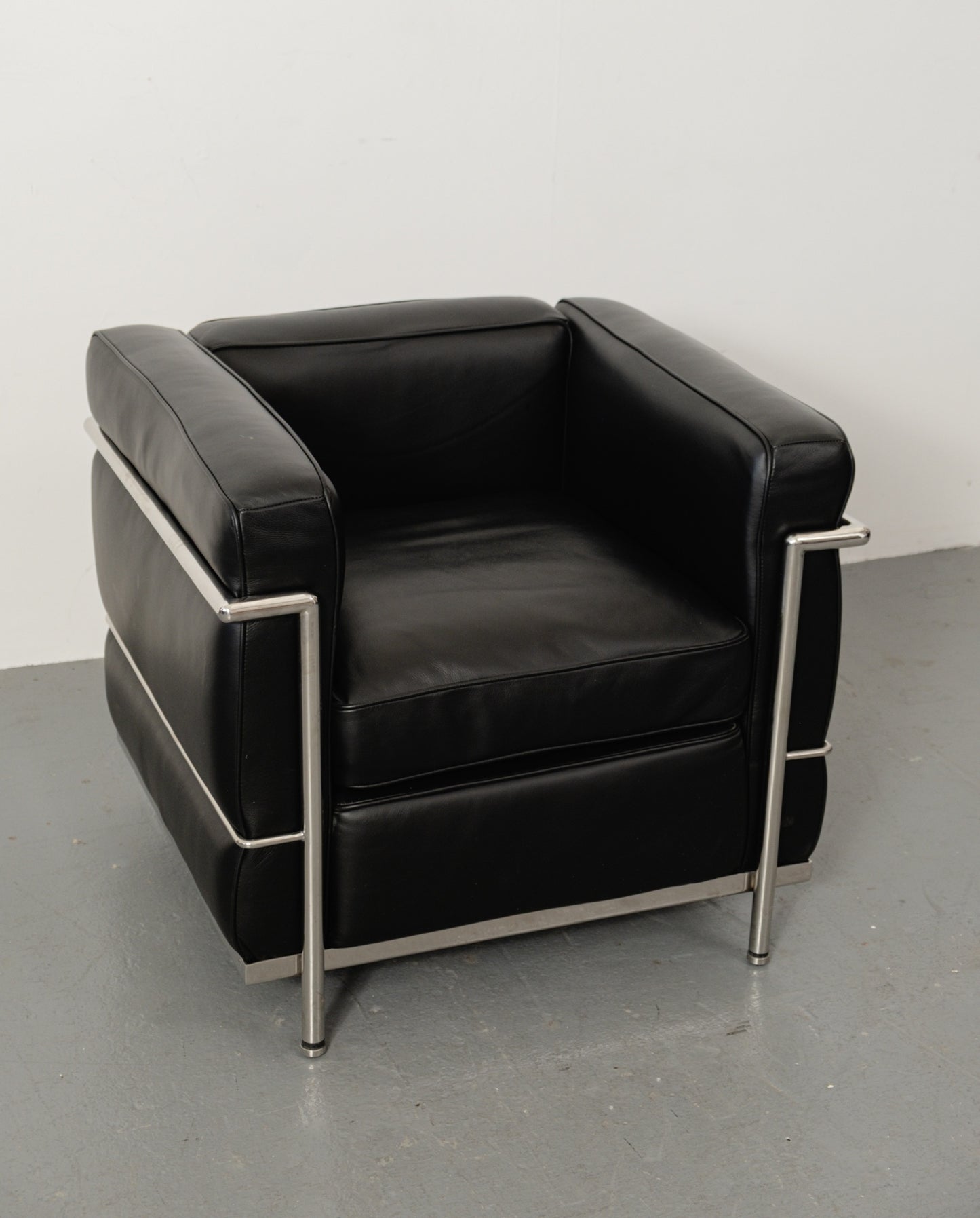 LC2 black leather + chrome (unmarked)