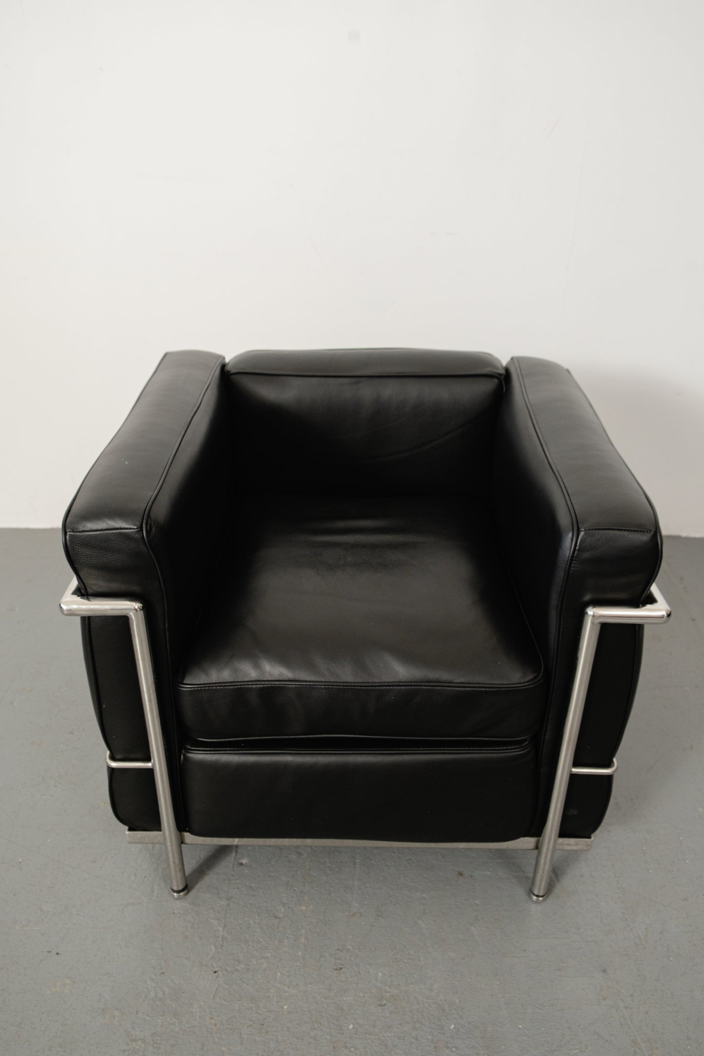 LC2 black leather + chrome (unmarked)