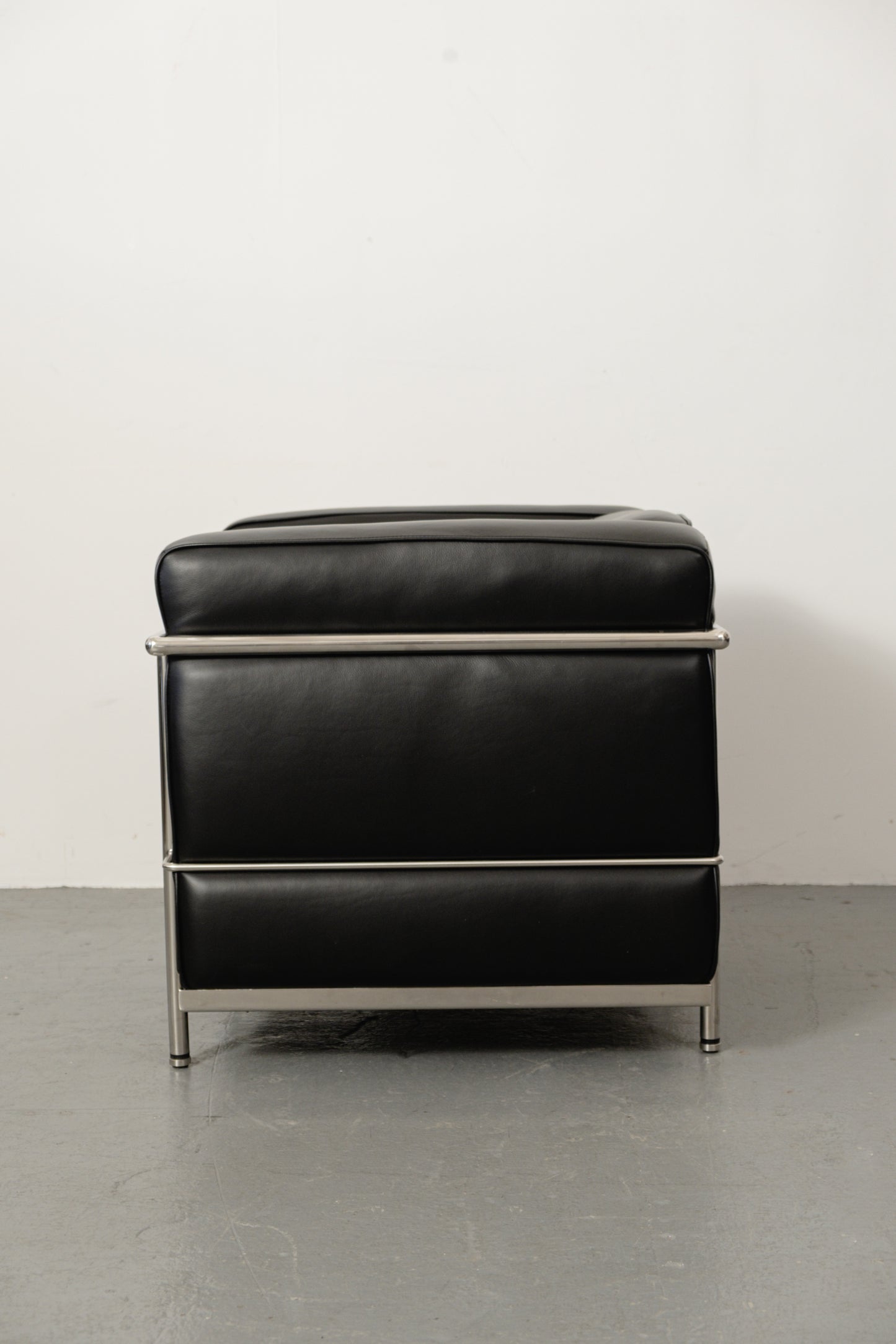 LC2 black leather + chrome (unmarked)