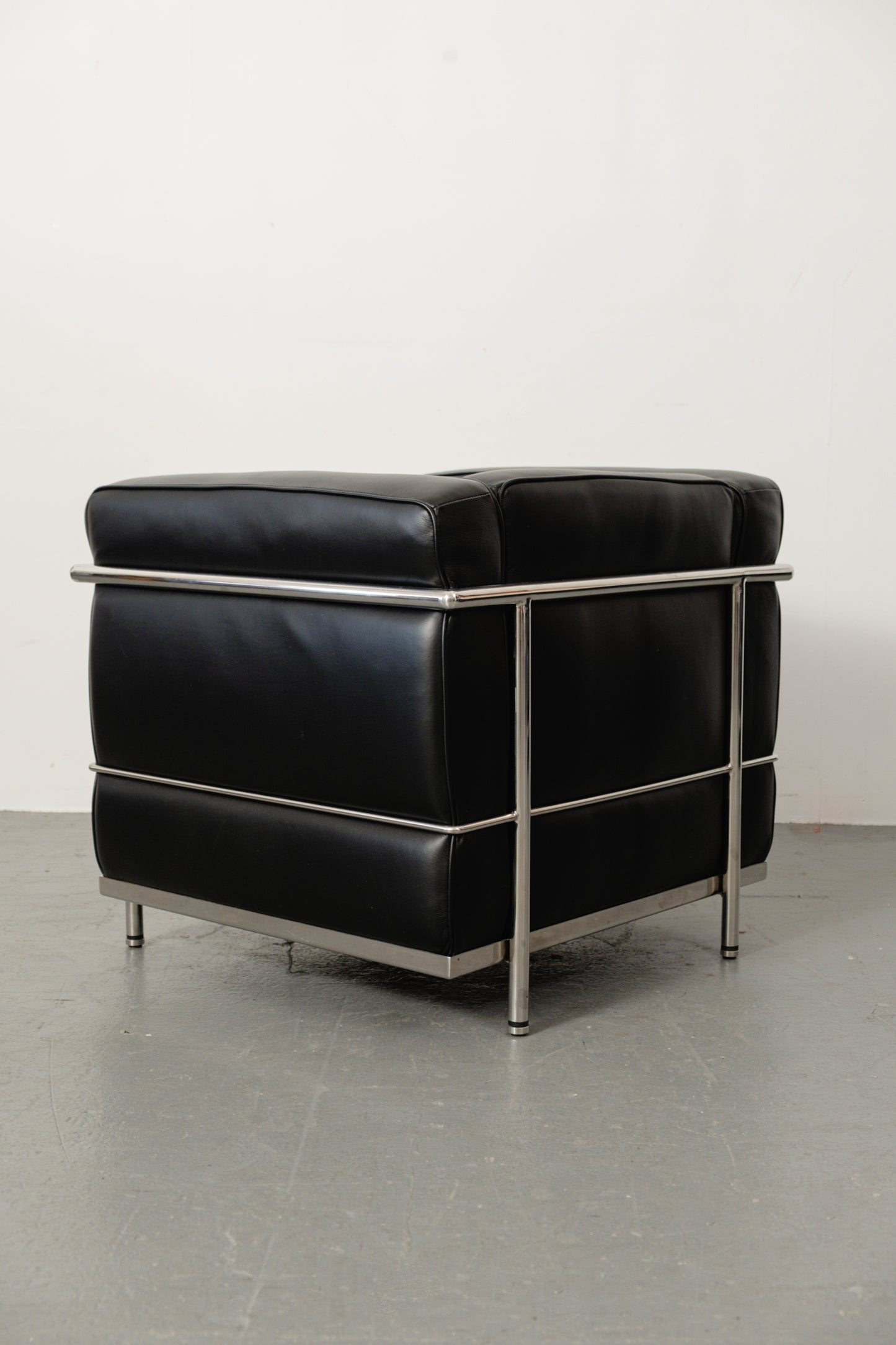 LC2 black leather + chrome (unmarked)