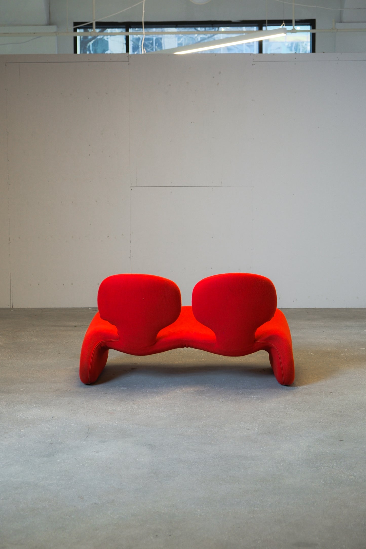 Djinn Sofa in Red