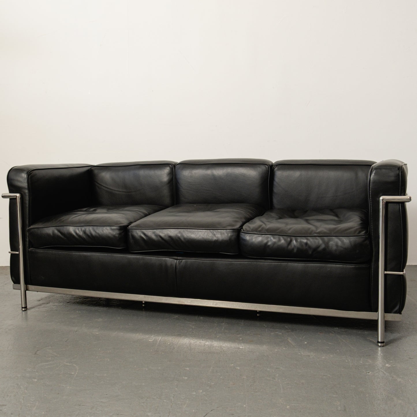 LC2 three seater sofa black leather + chrome