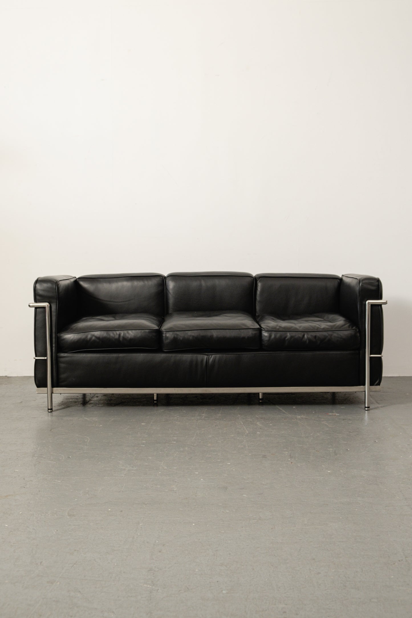 LC2 three seater sofa black leather + chrome