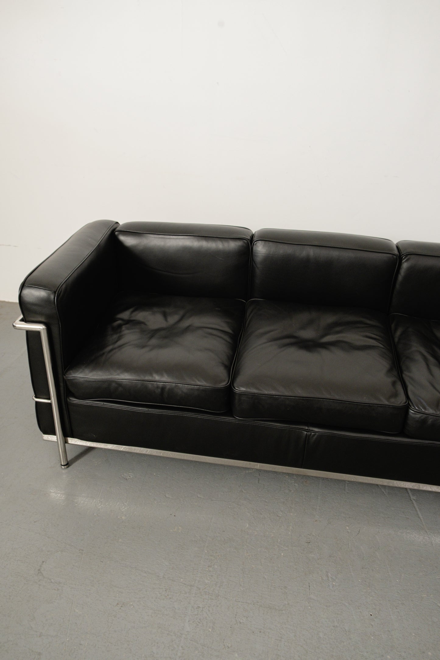 LC2 three seater sofa black leather + chrome