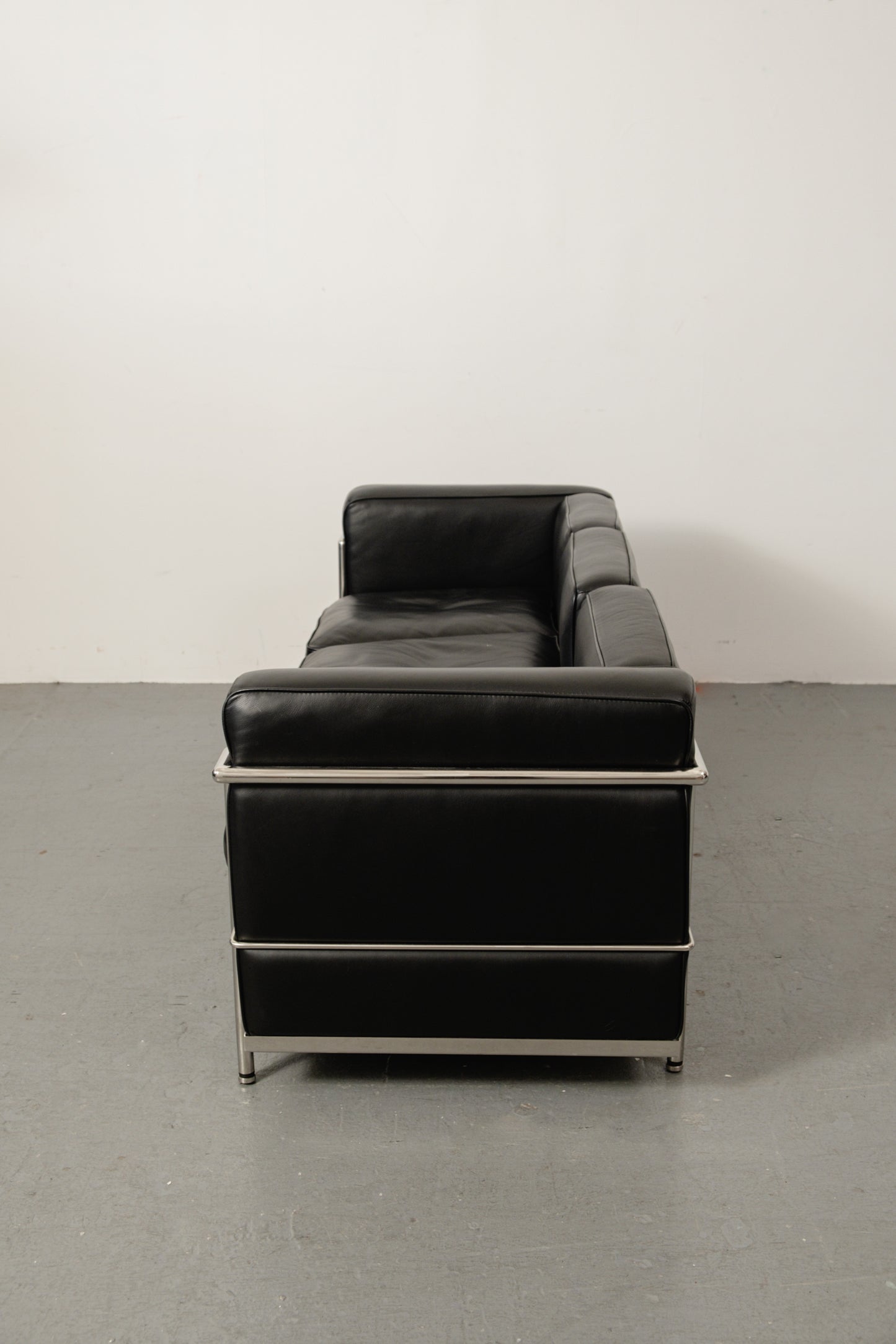 LC2 three seater sofa black leather + chrome