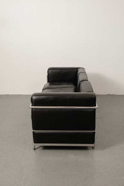 LC2 three seater sofa black leather + chrome