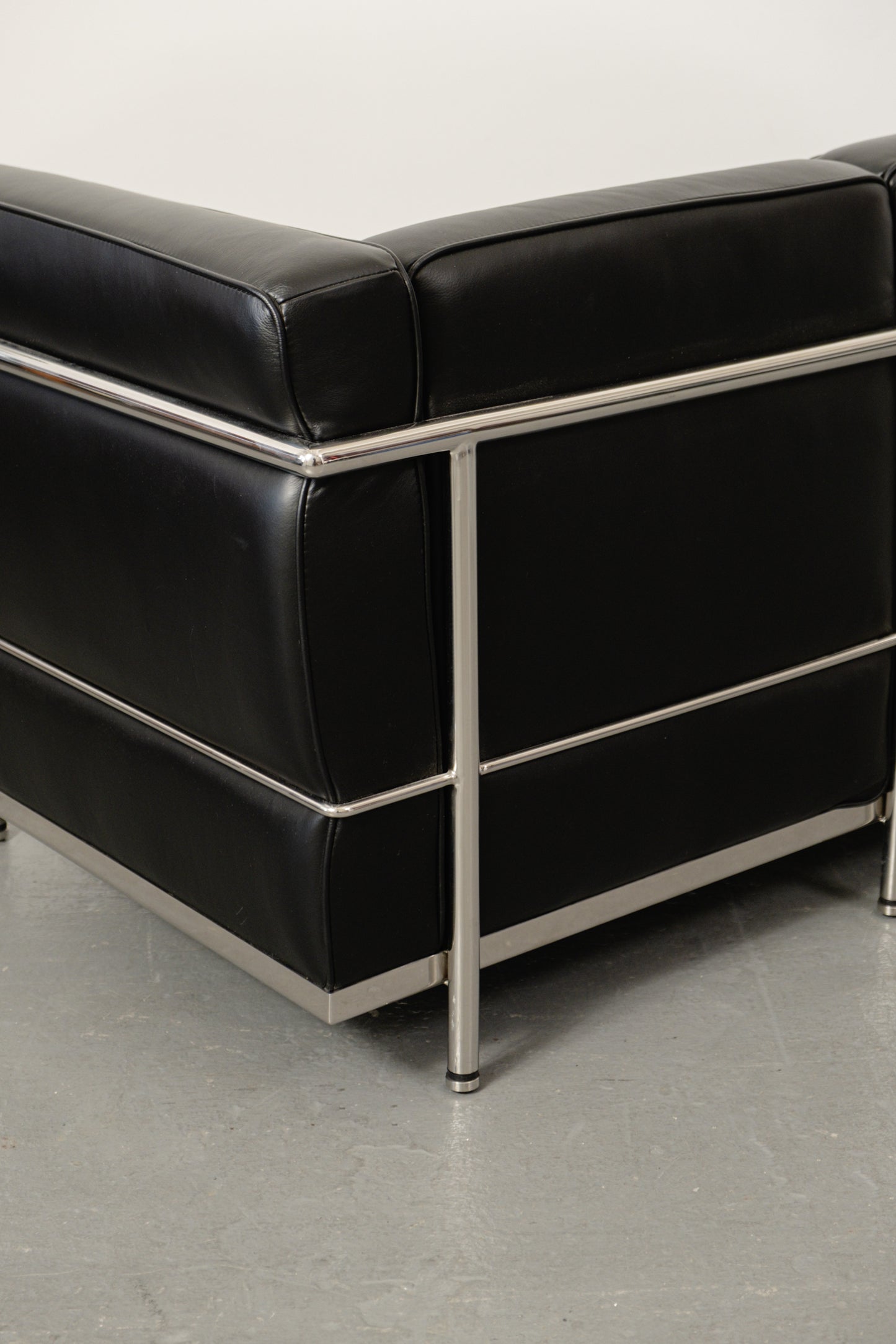 LC2 three seater sofa black leather + chrome