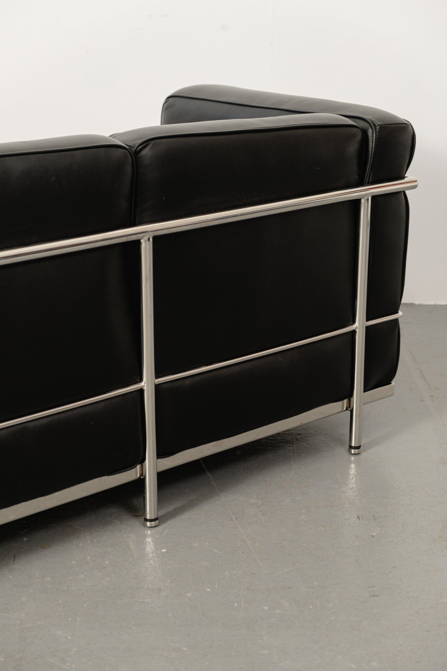 LC2 three seater sofa black leather + chrome