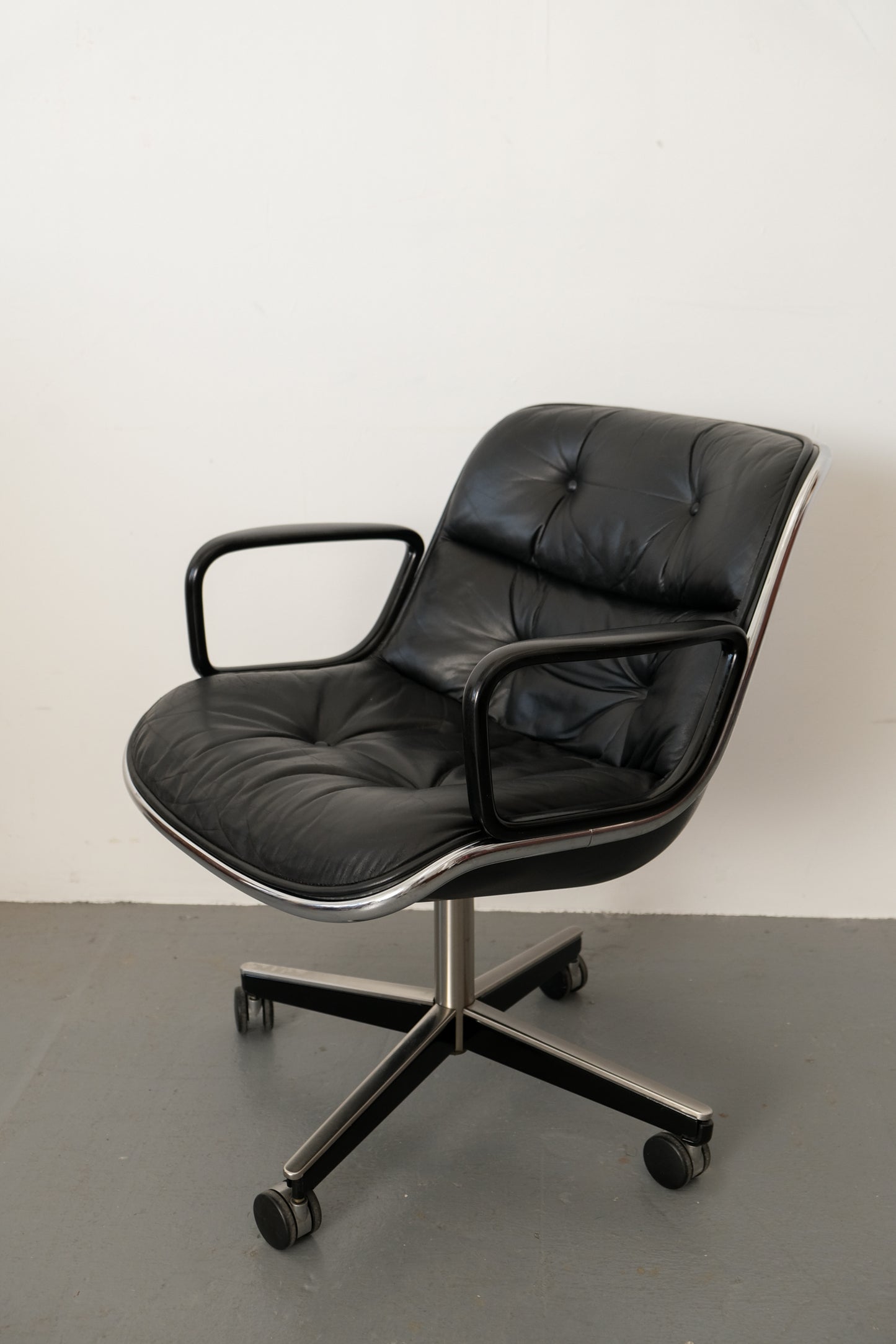 Knoll Pollock Executive chair 1974