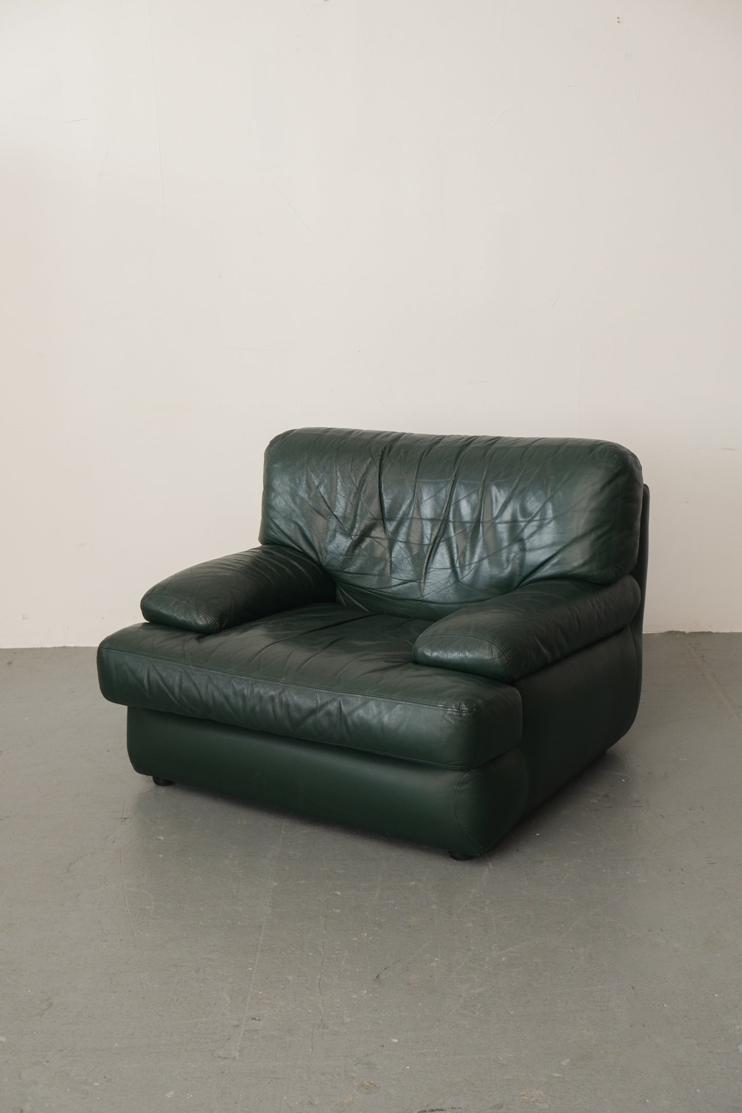 Vintage Leather Chair 80s Italian forest green