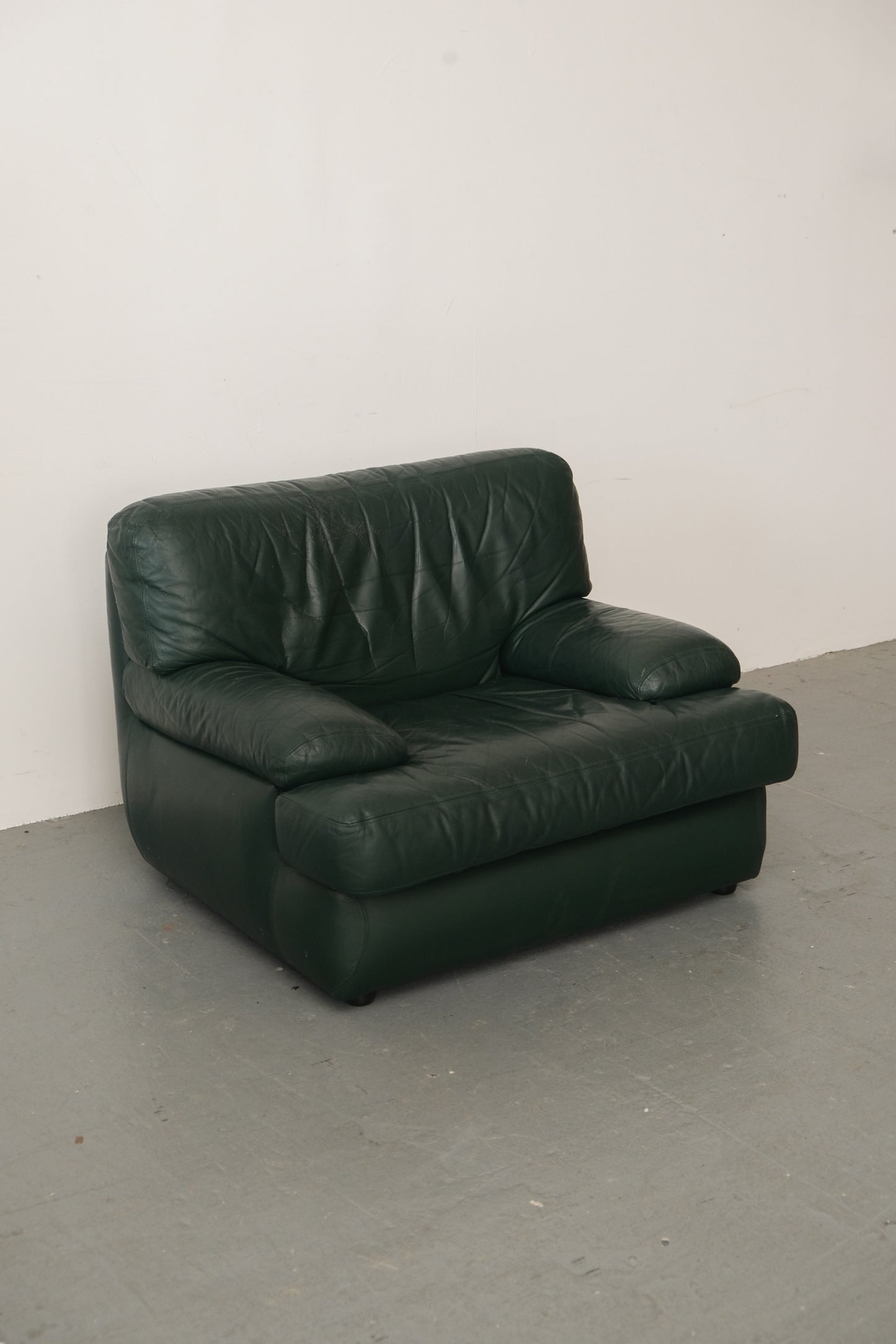 Vintage Leather Chair 80s Italian forest green