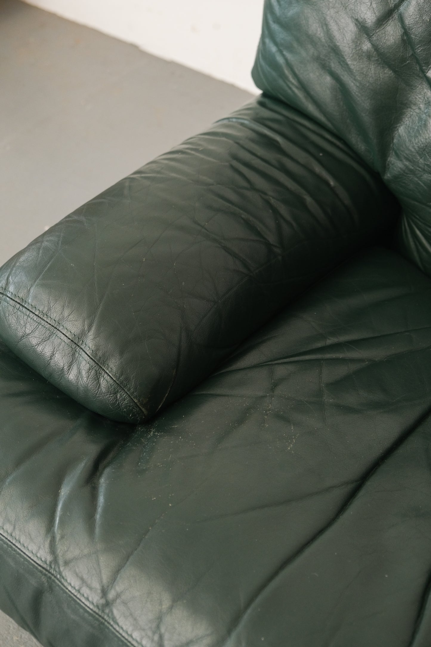 Vintage Leather Chair 80s Italian forest green