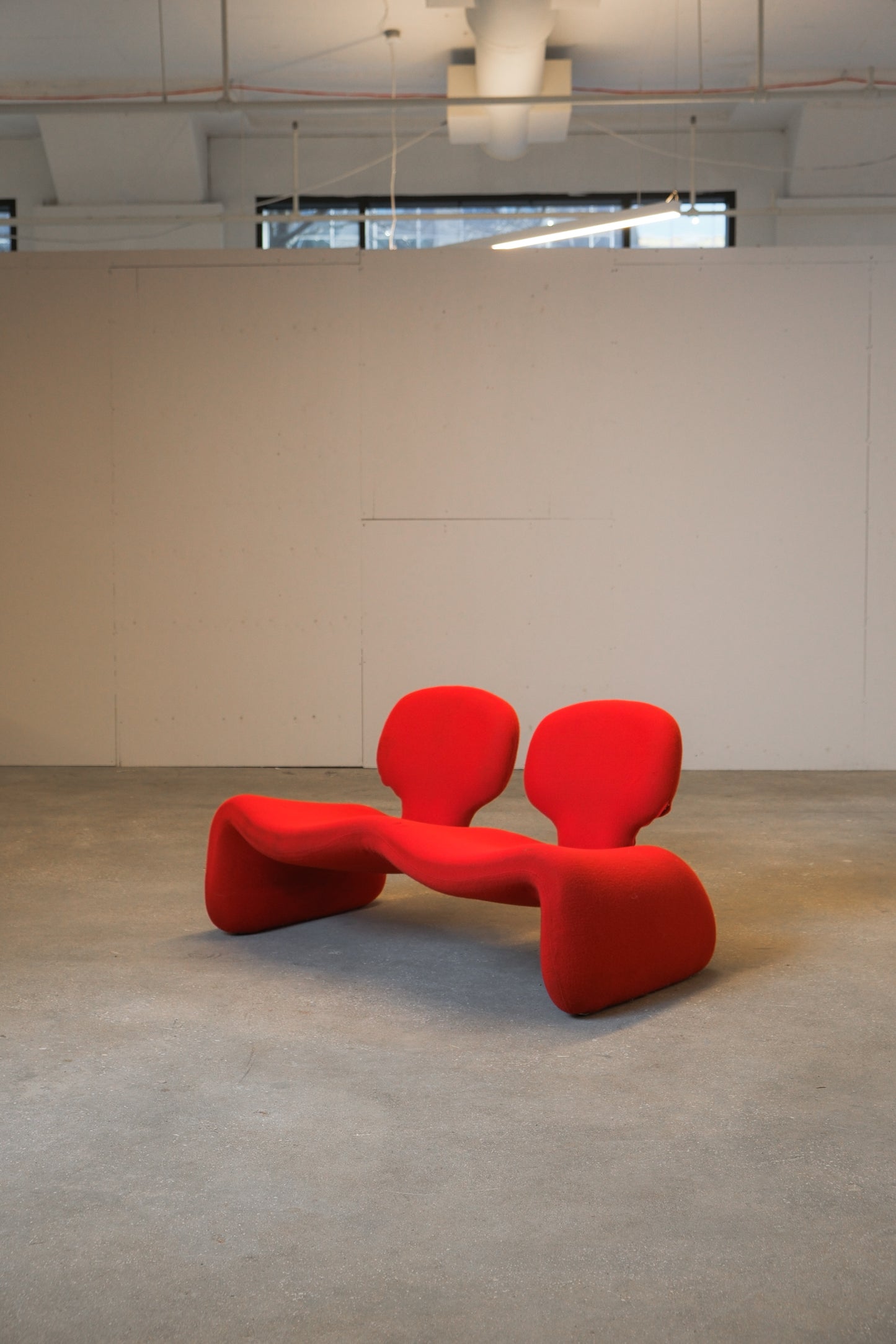 Djinn Sofa in Red