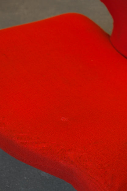 Djinn Sofa in Red